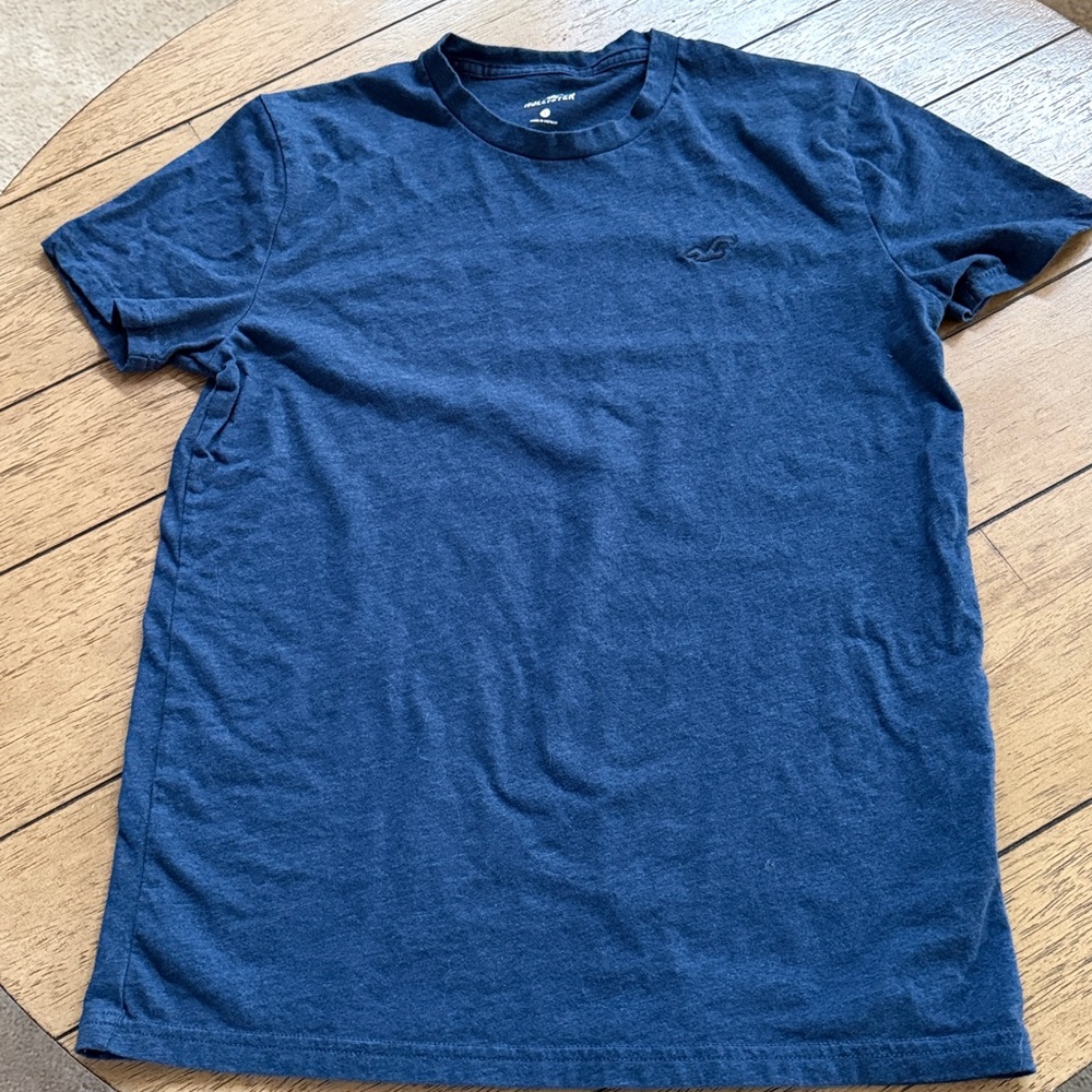 2 like new Hollister Icon crew t-shirts - Picture 4 of 5
